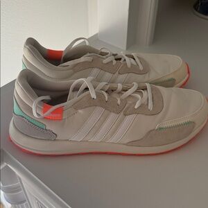 Adidas RETRORUN SIZE 11 SHOE Like New
